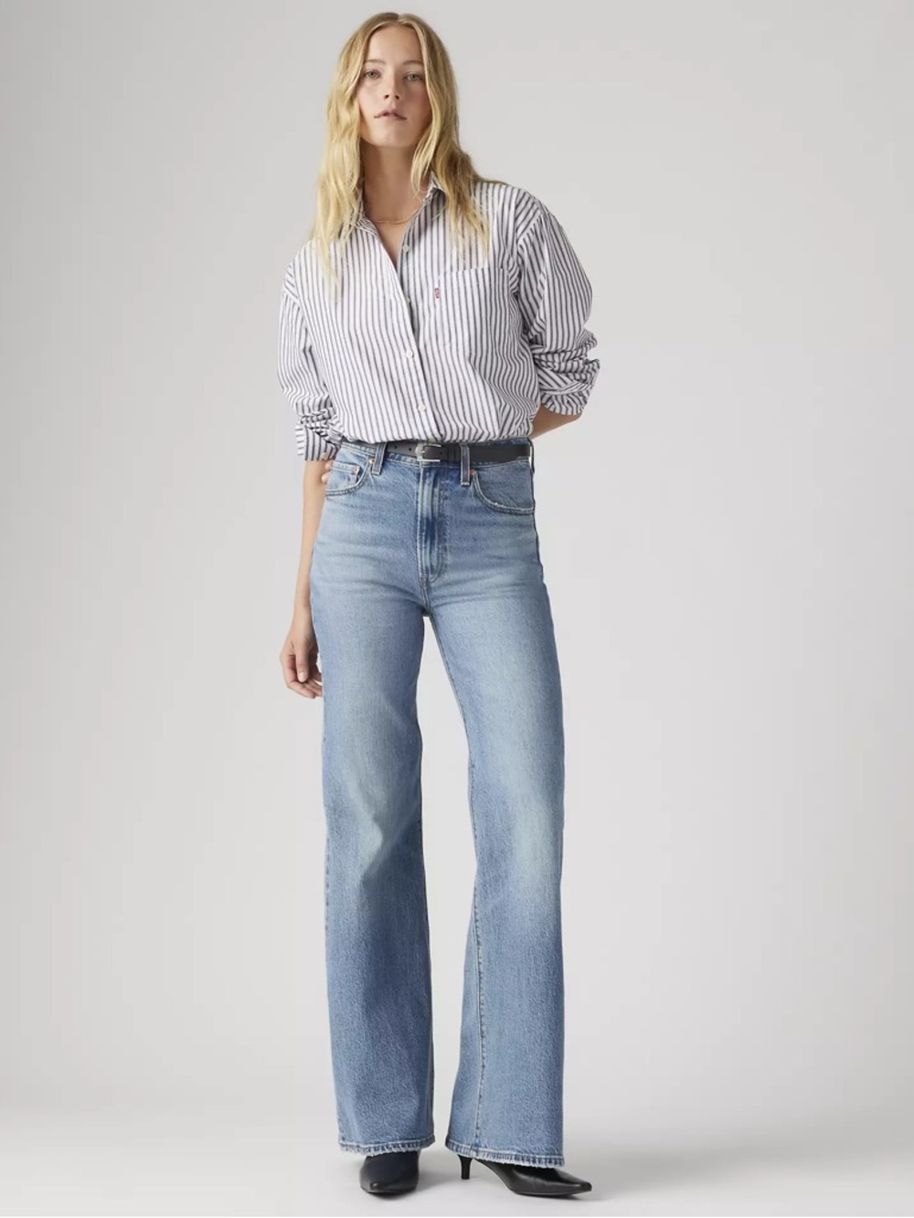 Levi’s maximum story, medium wash RIBCAGE BELL WOMEN'S JEANS 31